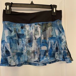 Lululemon skirt, size 4, like new